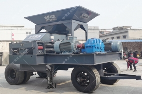 大型移動式對輥制砂機(jī)發(fā)往浙江