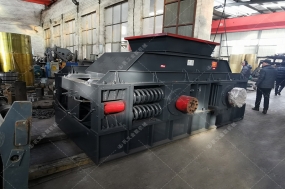 2PG1510半自動液壓對輥破碎機(jī)發(fā)往內(nèi)蒙古 破碎瓜米石