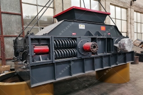 中型直連式液壓對(duì)輥制砂機(jī)發(fā)貨 發(fā)往新疆