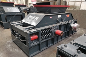 對(duì)輥制砂機(jī)發(fā)往陜西石英石制砂