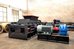 2PG1500x1000第二臺(tái)液壓對(duì)輥破碎機(jī)發(fā)往云南昆明