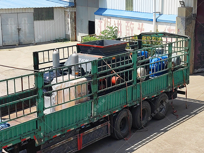 2PGY1500x1000全自動液壓對輥破碎機(jī)發(fā)貨 破碎石灰石