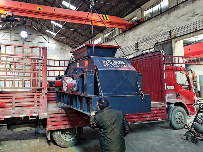 大型1208半自動(dòng)液壓對(duì)輥破碎機(jī)發(fā)貨 發(fā)往廣西