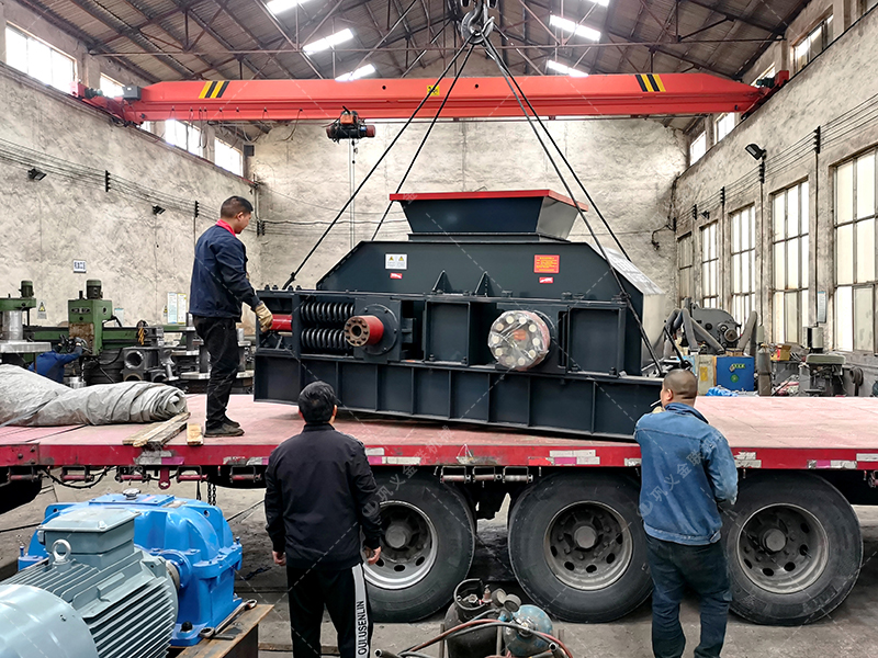 中型直連式對輥制砂機發(fā)貨 發(fā)往重慶