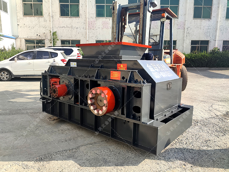 中大型全自動液壓對輥破碎機發(fā)往江蘇