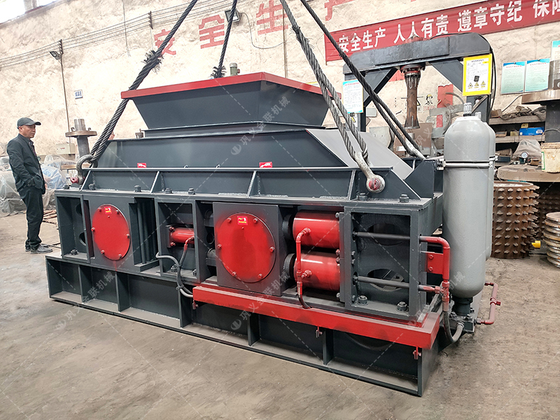 2PGY1208大型半自動(dòng)液壓對(duì)輥制砂機(jī)發(fā)貨