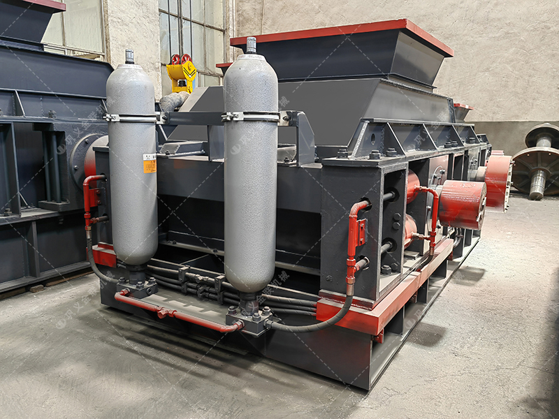 2PGY1208大型半自動(dòng)液壓對(duì)輥制砂機(jī)發(fā)貨