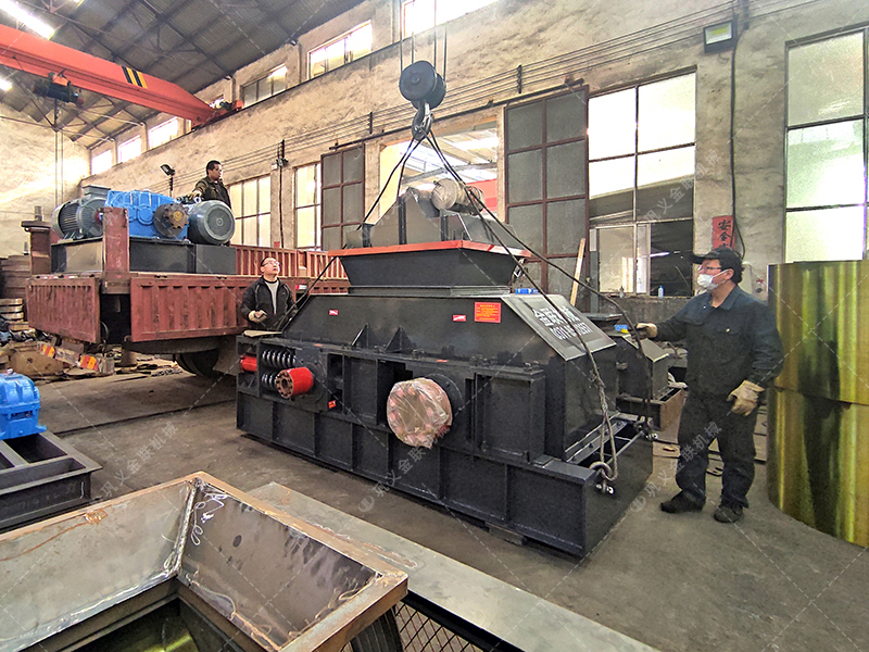 2PG1200x800型對(duì)輥制砂機(jī)發(fā)往山東