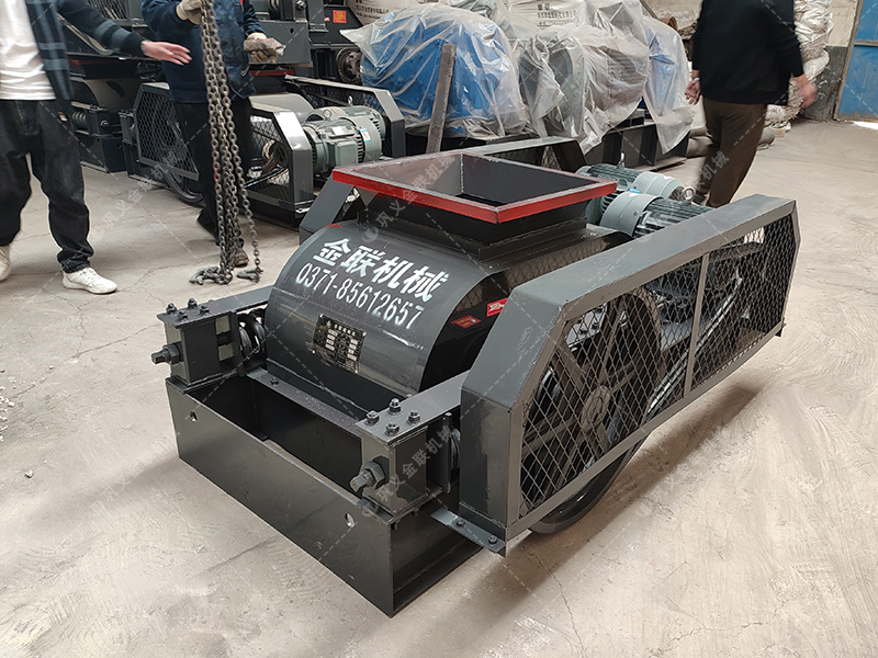 610x400對輥破碎機(jī)發(fā)貨圖片