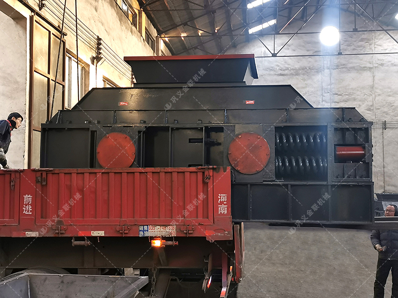 大型對輥制砂機設(shè)備發(fā)貨 發(fā)往廣東
