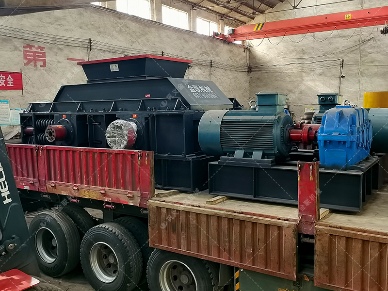 半自動(dòng)1500x800液壓對(duì)輥破碎機(jī)發(fā)貨圖片