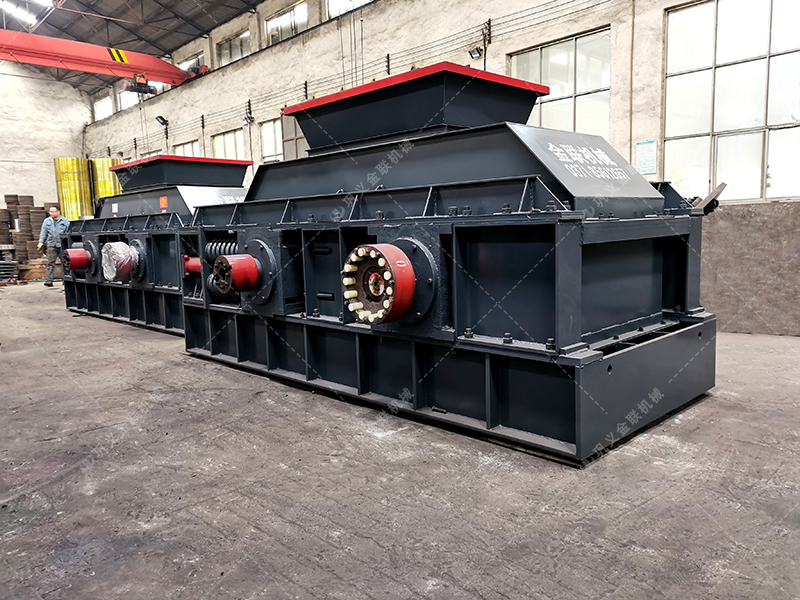 1500x1000大型半自動液壓對輥制砂機發(fā)貨圖片