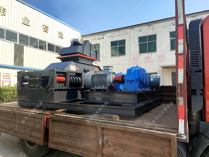 破碎好幫手中型直聯(lián)對(duì)輥破碎機(jī)發(fā)貨圖片