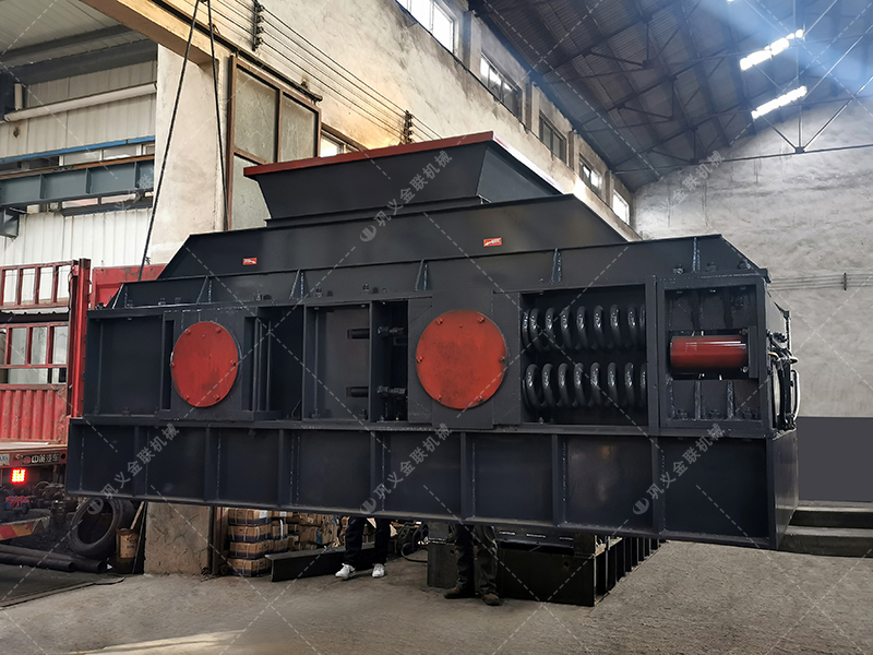 二次選購(gòu)2PG1500x1000大型液壓對(duì)輥破碎機(jī)發(fā)往廣東