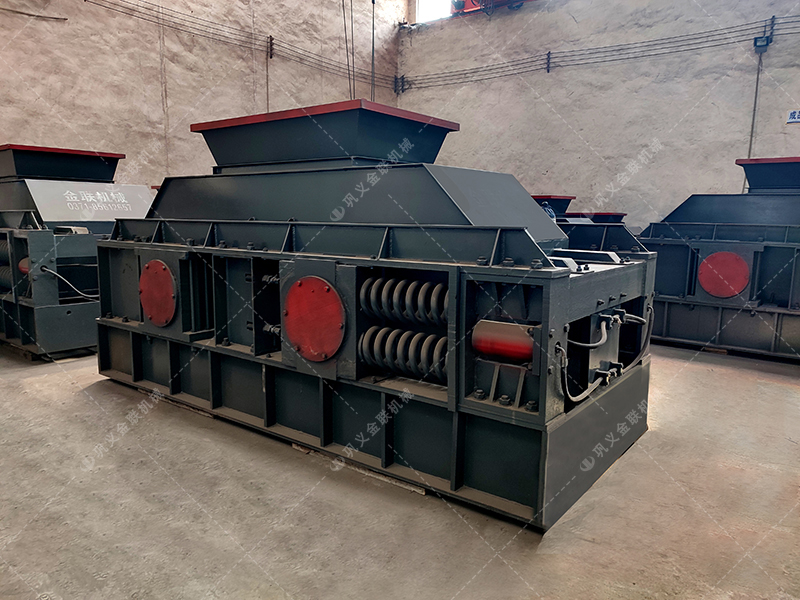 大型對輥制砂機發(fā)往陜西商洛