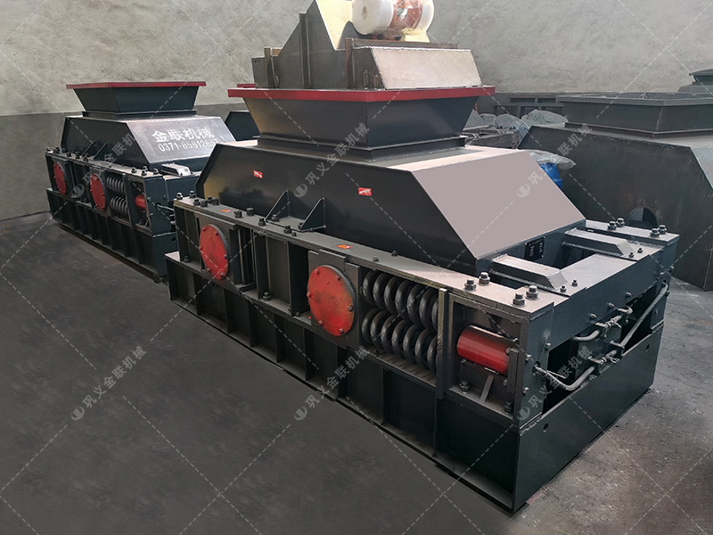 大型對輥破碎制砂機發(fā)往河南洛陽