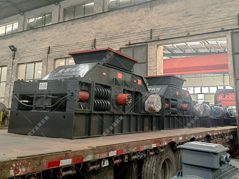 兩臺(tái)直連式大型鵝卵石制砂機(jī)發(fā)往新疆