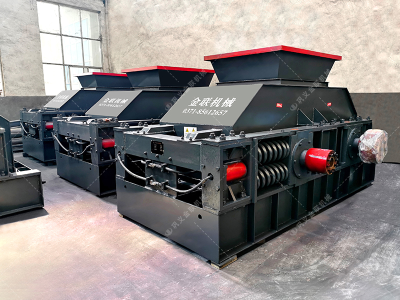 碎石制砂設(shè)備中對(duì)輥制砂機(jī)和錘式制砂機(jī)有什么不同？