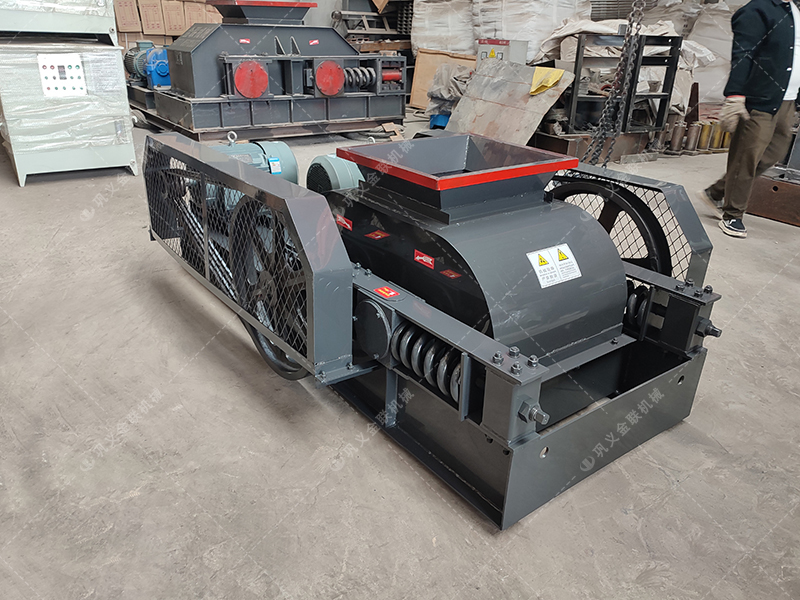 雙齒輥破碎機(jī)：耐火材料生產(chǎn)中的得力助手