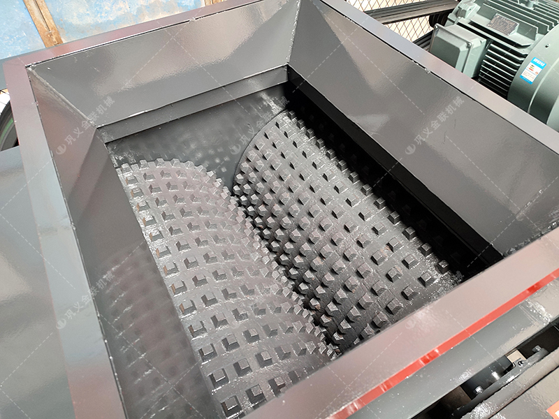 雙齒輥破碎機(jī)：耐火材料生產(chǎn)中的得力助手