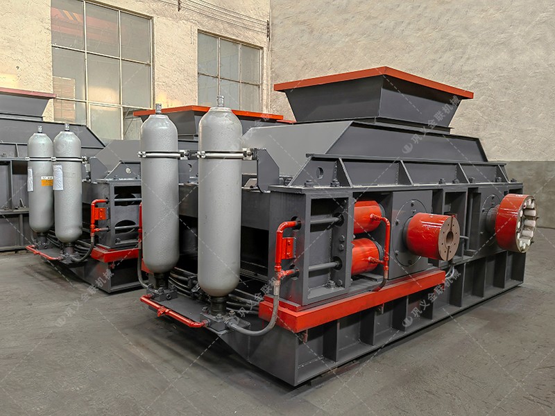 在破碎過程中，液壓對輥制砂機如何避免物料堵塞？