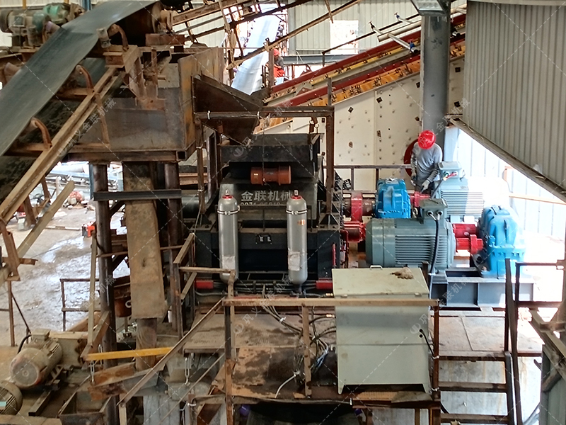 花崗巖制砂設備磨損快？對輥制砂機如何延長使用壽命？