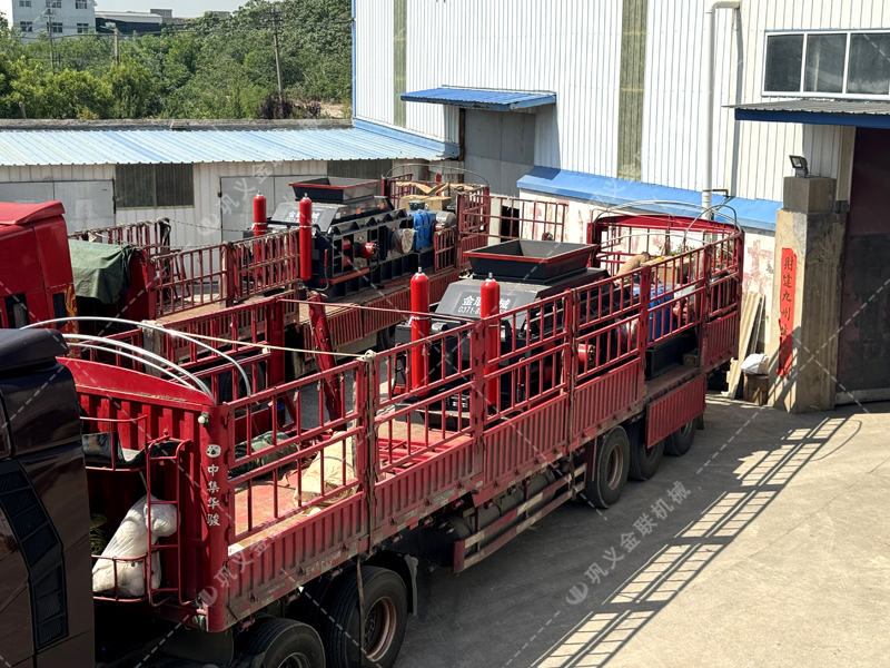 在瓜米石制砂賽道，液壓對(duì)輥破碎機(jī)如何助力企業(yè)搶占先機(jī)？